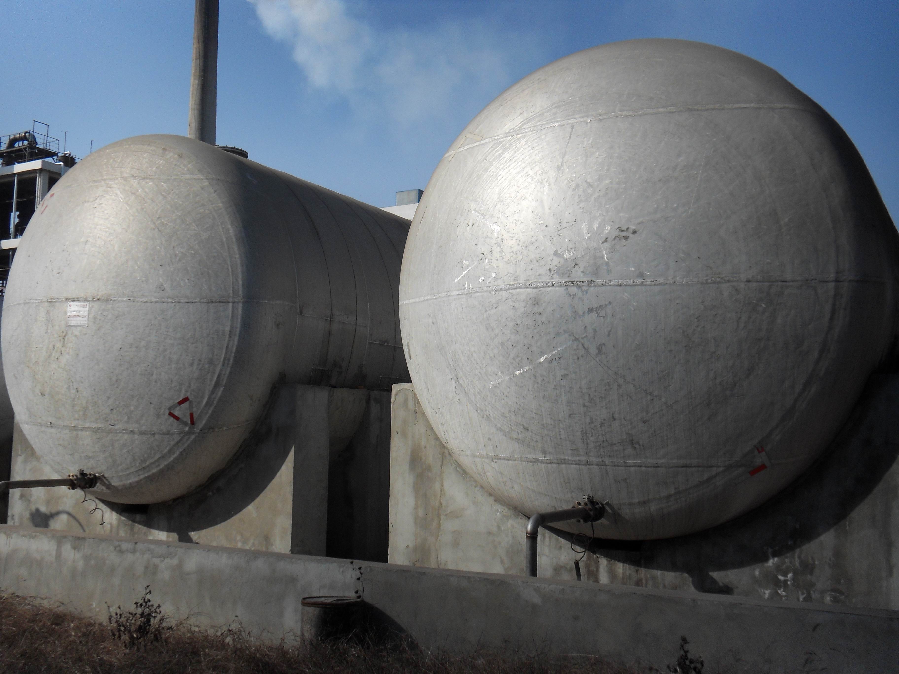 八(bā)一化工360立方硝(xiāo)酸儲罐